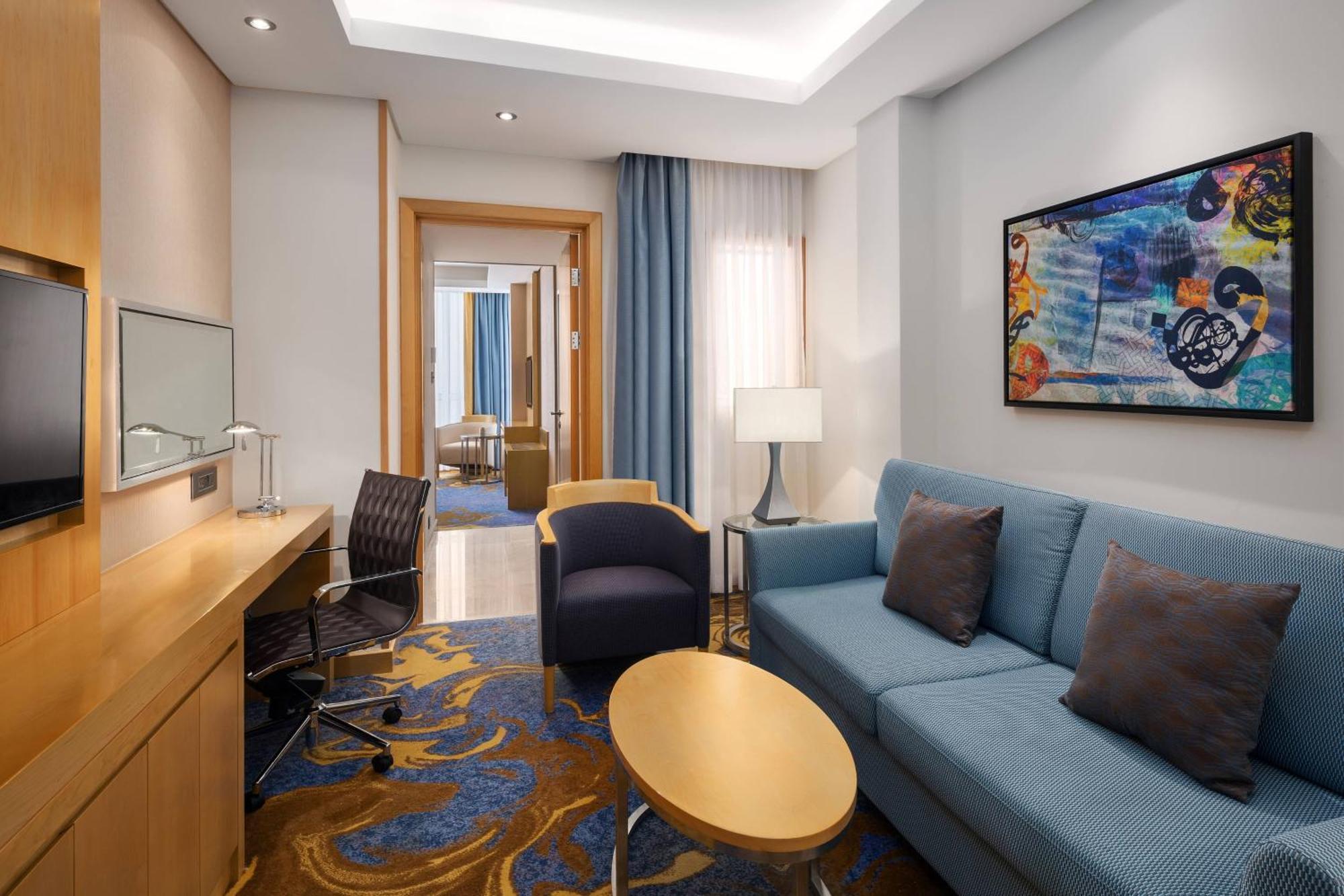 Superior 1 Bedroom Suite - Club Floor, Lounge access, included Breakfast, Snacks, and Dinner